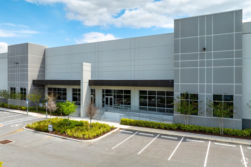 13643 S Orange Ave, Orlando, FL for lease - Building Photo - Image 3 of 5