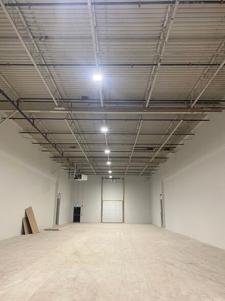 1215 38 Av NE, Calgary, AB for sale - Interior Photo - Image 3 of 10