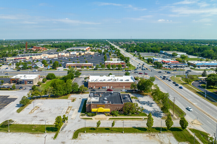 300 Town Center Rd, Matteson, IL for sale - Building Photo - Image 1 of 1