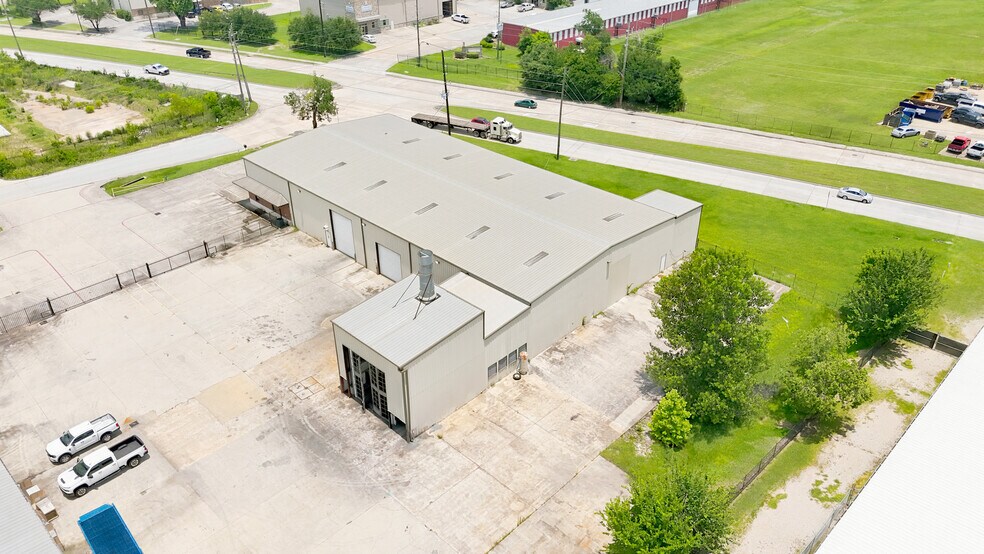 2038 McAulty Rd, Houston, TX for lease - Building Photo - Image 2 of 4