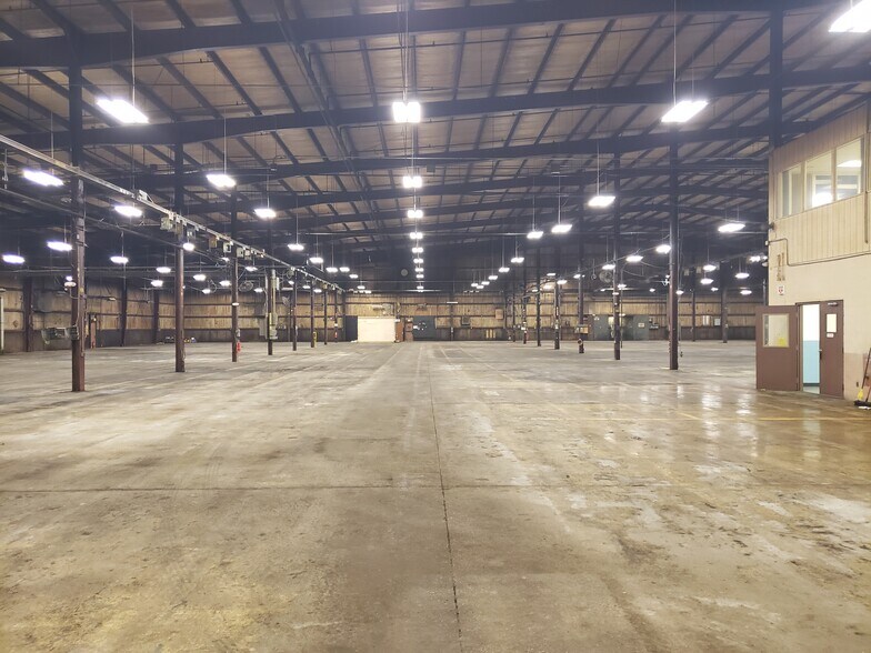 4600 S Lewis Blvd, Sioux City, IA for lease - Interior Photo - Image 2 of 6