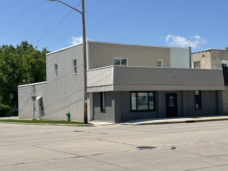 1101 W Wisconsin Ave, Appleton, WI for sale - Building Photo - Image 1 of 15
