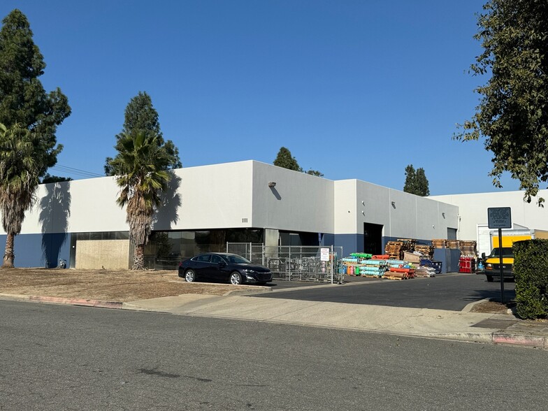 1111 E Locust St, Ontario, CA for lease - Building Photo - Image 1 of 2