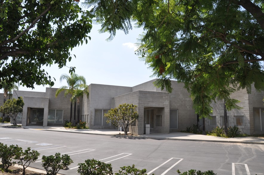 13171 Telfair Ave, Sylmar, CA for lease - Building Photo - Image 2 of 4