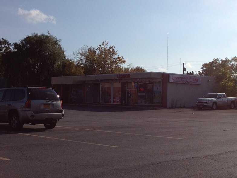 680-688 Old Liverpool Rd, Liverpool, NY for lease - Building Photo - Image 3 of 3