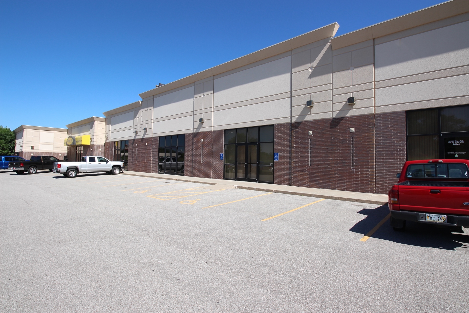 700 Van Dorn St, Lincoln, NE for lease Building Photo- Image 1 of 9