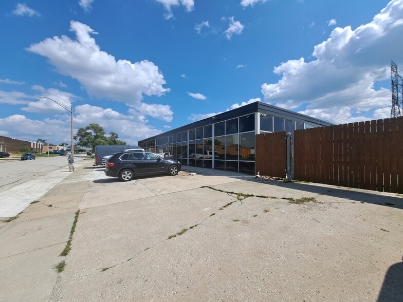625 Factory Rd, Addison, IL for sale - Building Photo - Image 2 of 35