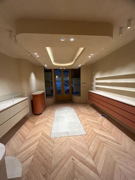 10 Rue Du Cherche-Midi, Paris for lease - Interior Photo - Image 3 of 5