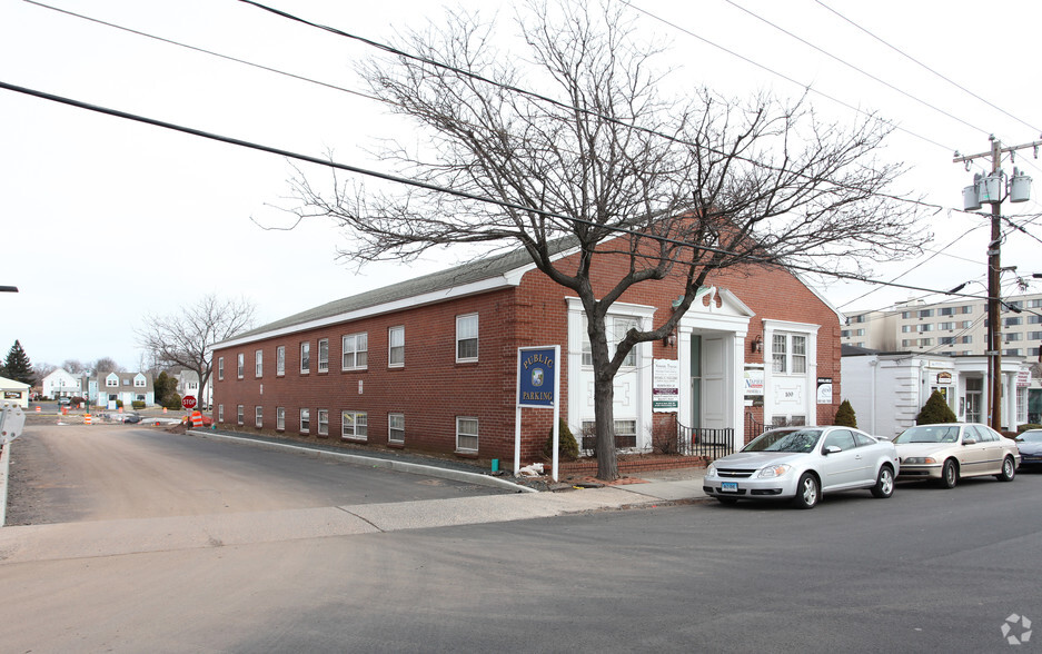 100 Market Sq, Newington, CT for sale - Primary Photo - Image 1 of 1