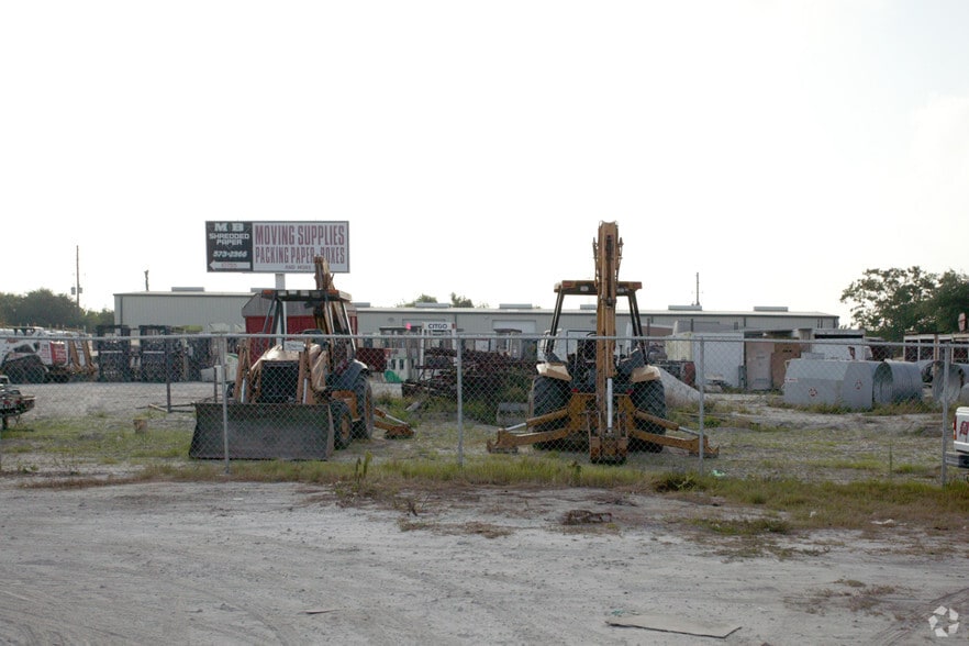 10755 49th St N, Clearwater, FL for lease - Building Photo - Image 3 of 5