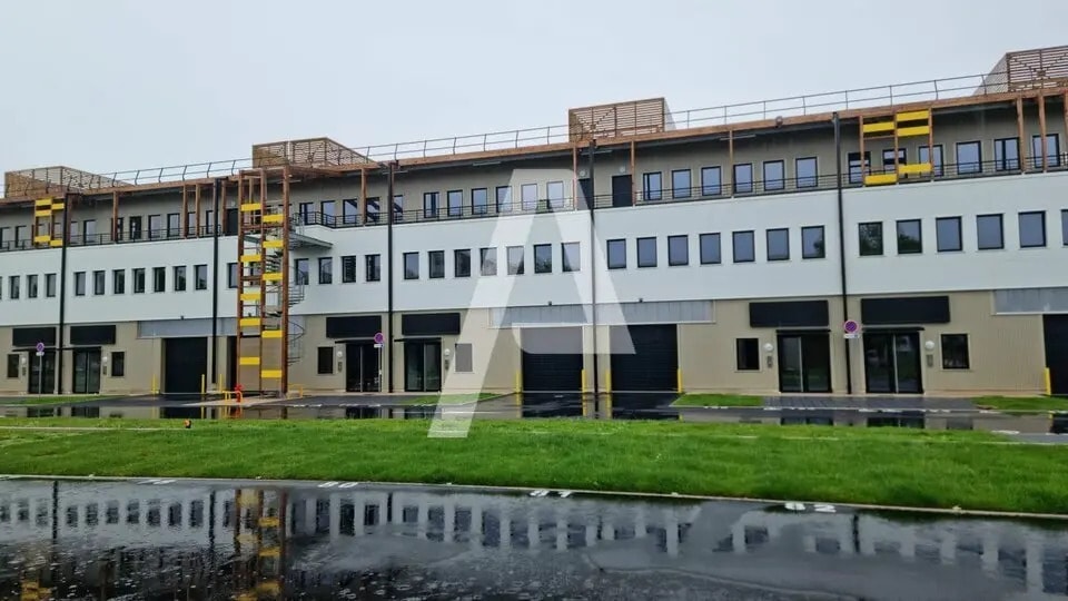 Flex in Fresnes for lease - Building Photo - Image 1 of 4