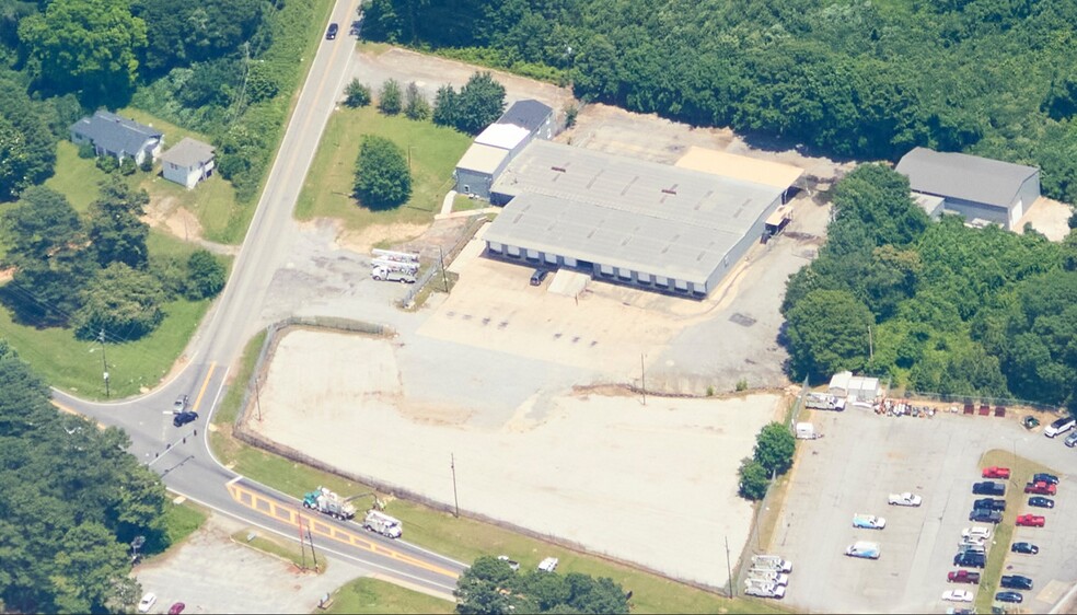 1023 Rock Cut Rd, Forest Park, GA for lease - Building Photo - Image 2 of 7