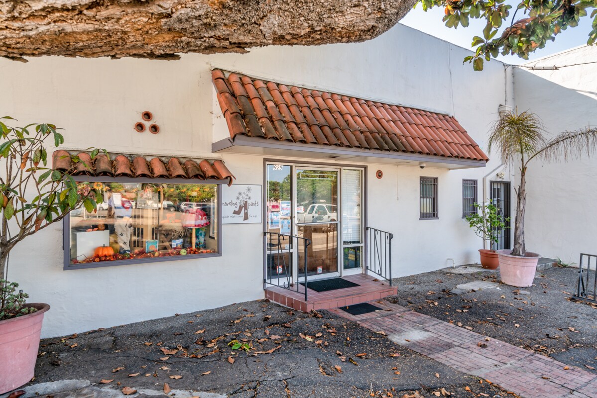 919933 Linden Ave, Carpinteria, CA 93013 Retail for Sale