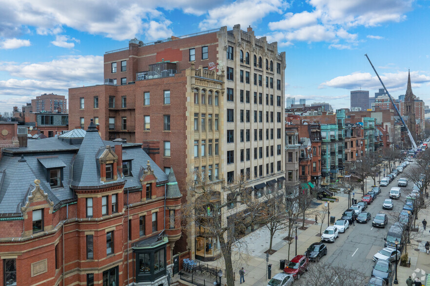 137-141 Newbury St, Boston, MA for lease - Building Photo - Image 1 of 10