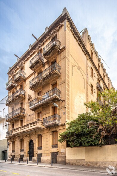 Retail in Barcelona, Barcelona for lease - Building Photo - Image 1 of 2