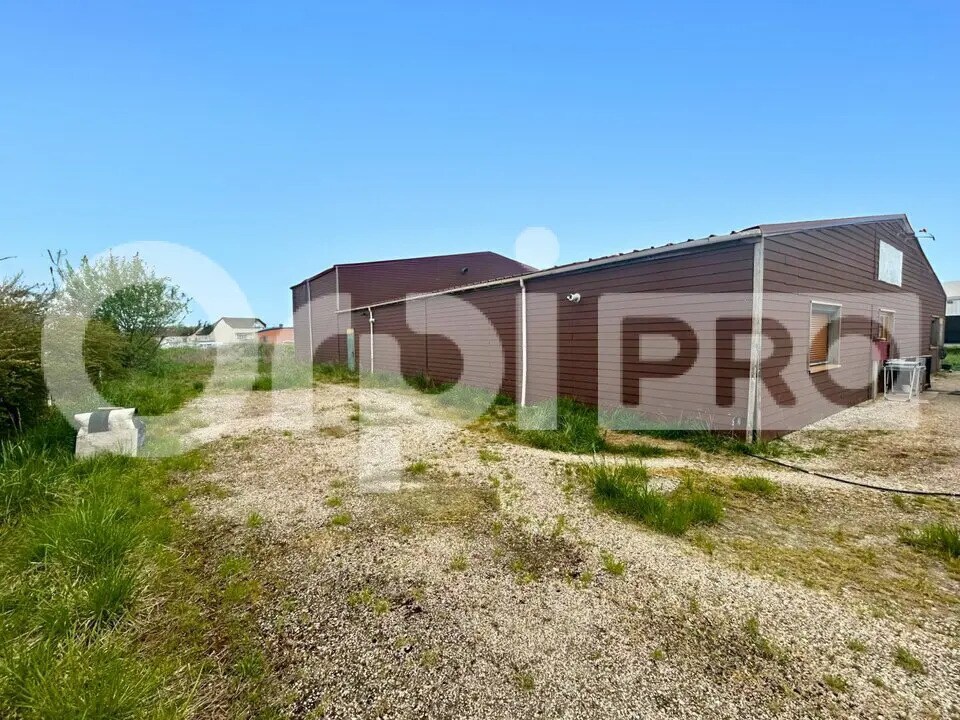 Retail in Varennes-sur-Seine for lease Building Photo- Image 1 of 7