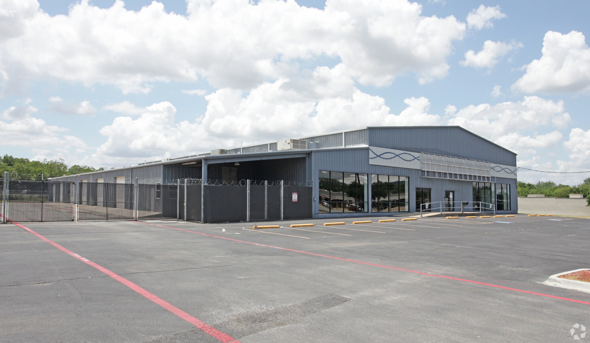 1900 E Division St, Arlington, TX for sale Primary Photo- Image 1 of 1