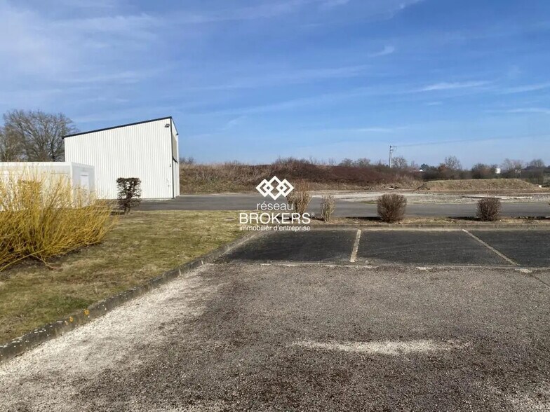 Land in Varennes-sur-Allier for sale - Building Photo - Image 3 of 4