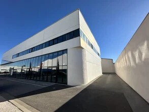 Retail in Puget-sur-Argens for lease Building Photo- Image 2 of 9