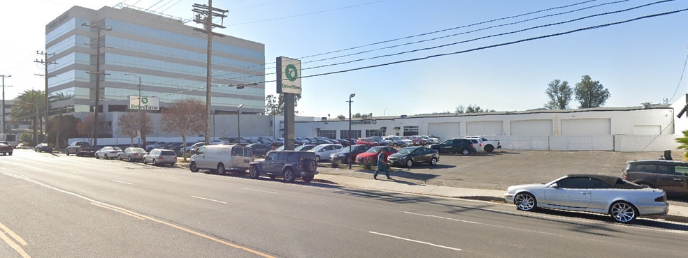 5835 Sepulveda Blvd, Van Nuys, CA for lease - Building Photo - Image 1 of 4