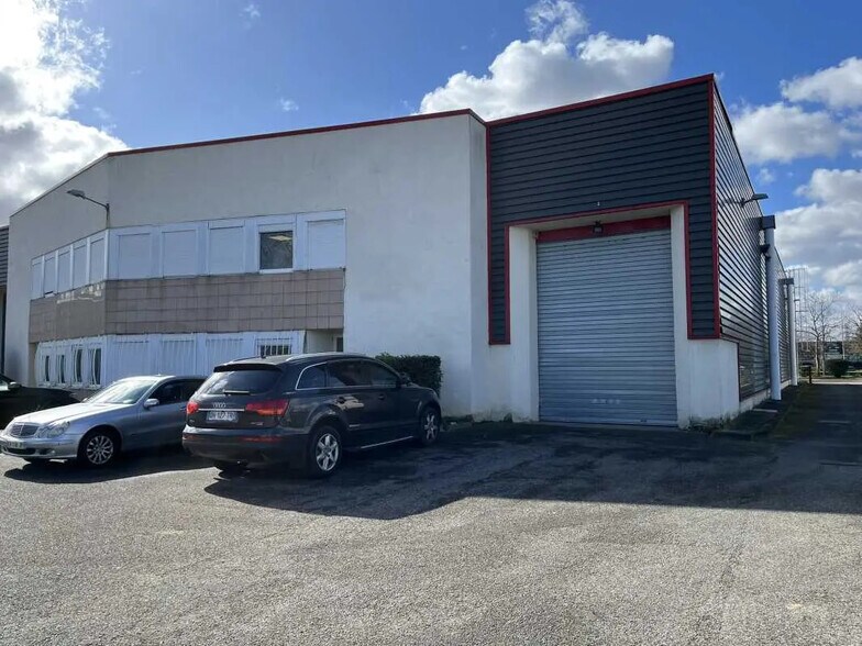 15 Rue Jean Zay, Saint-Priest for lease - Building Photo - Image 1 of 21