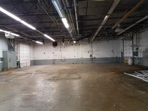 2633 Kaneville Ct, Geneva, IL for lease Interior Photo- Image 2 of 6