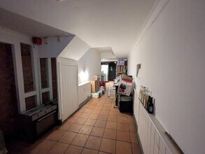 176 High St, Guildford for lease Interior Photo- Image 2 of 3