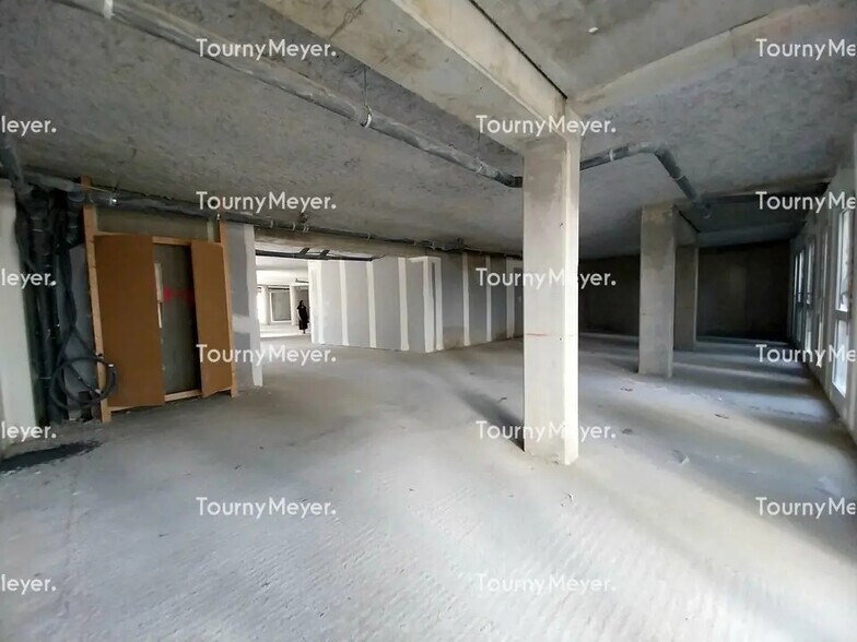 Retail in Toulouse for lease - Building Photo - Image 3 of 5