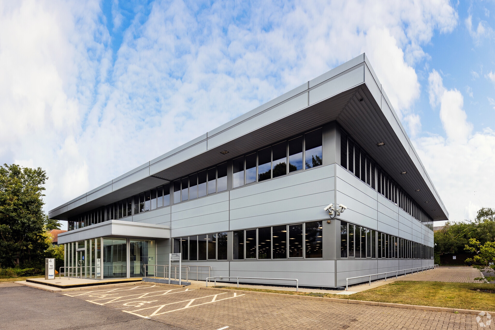 Great West Rd, Brentford for sale Primary Photo- Image 1 of 1