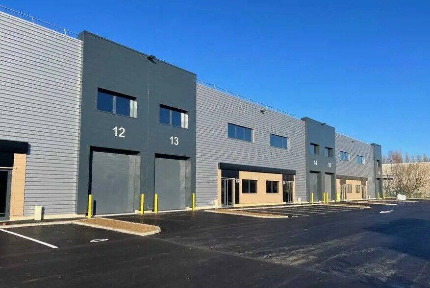 Industrial in Buc for lease - Building Photo - Image 3 of 3