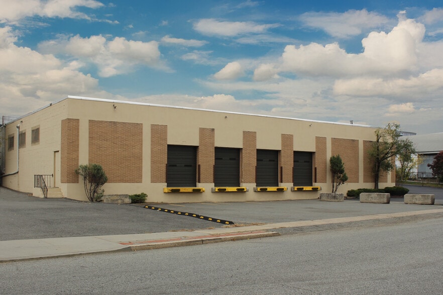 99 S Newman St, Hackensack, NJ for lease - Building Photo - Image 2 of 6