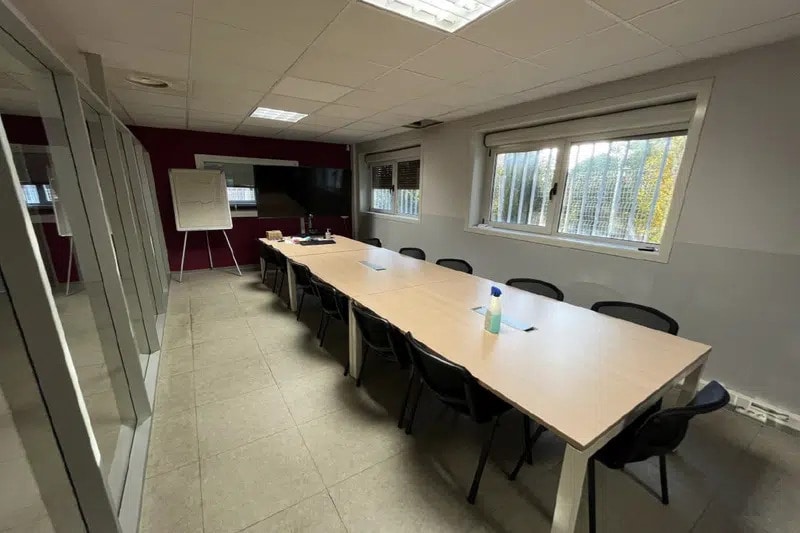 Flex in Gallargues-le-Montueux for lease - Interior Photo - Image 3 of 8