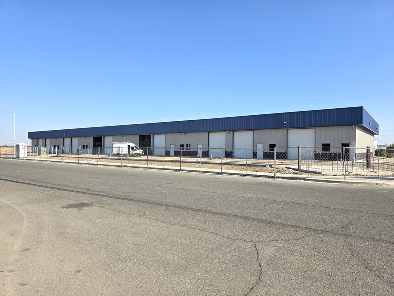 1200 Montclaire Dr, Ceres, CA for lease - Primary Photo - Image 1 of 9