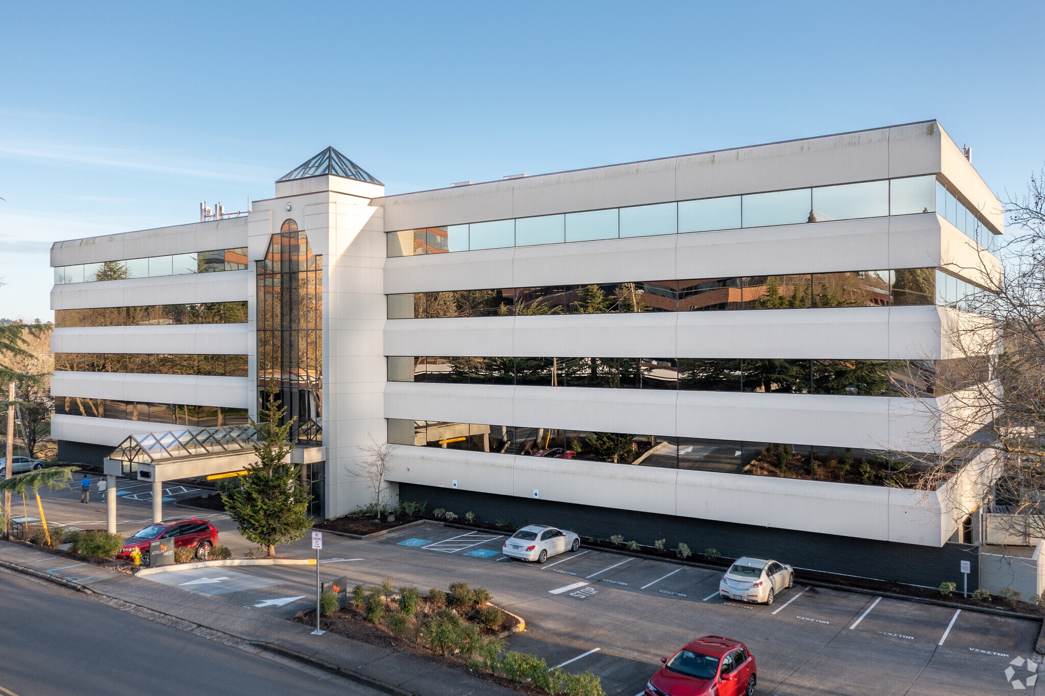 9600 SW Oak St, Tigard, OR for lease Building Photo- Image 1 of 17