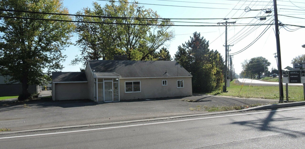 1248 Tulip St, Liverpool, NY for sale Primary Photo- Image 1 of 1