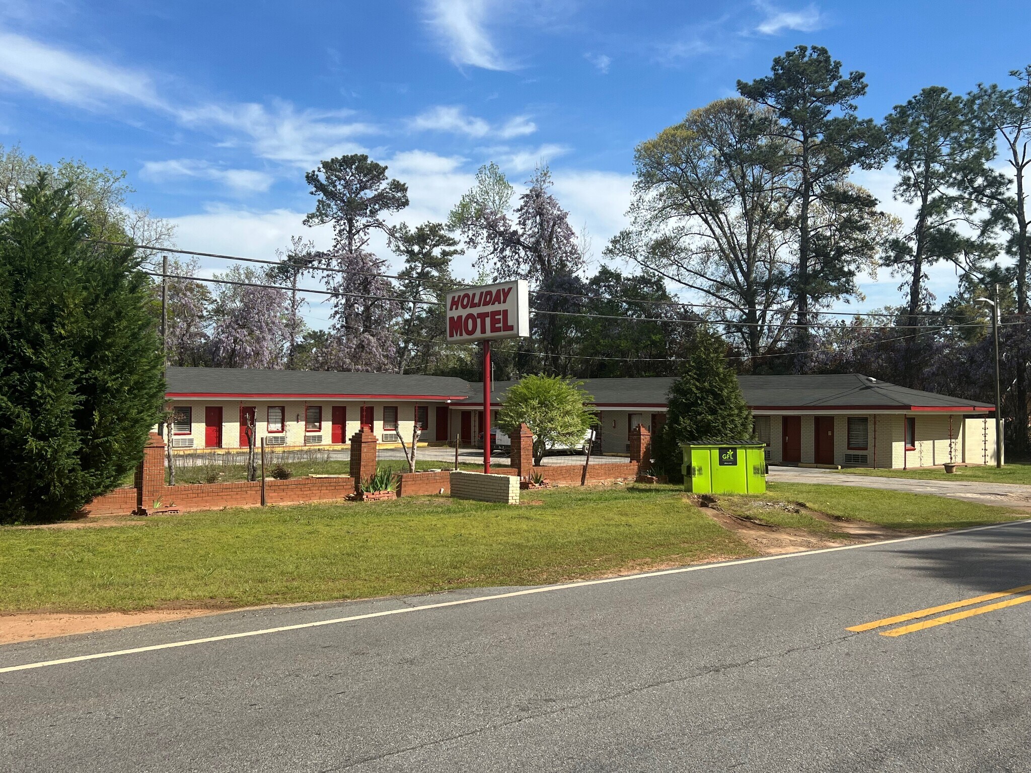 5295 Indian Trl, Thomaston, GA for sale Primary Photo- Image 1 of 1