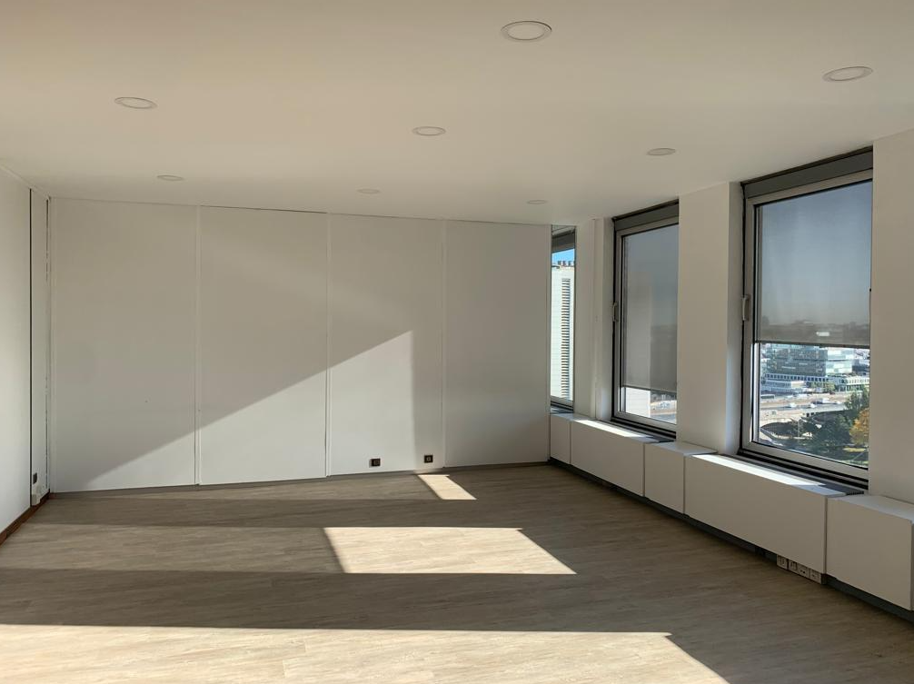 Office in Puteaux for lease Interior Photo- Image 1 of 3