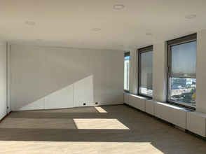 Office in Puteaux for lease Interior Photo- Image 1 of 3