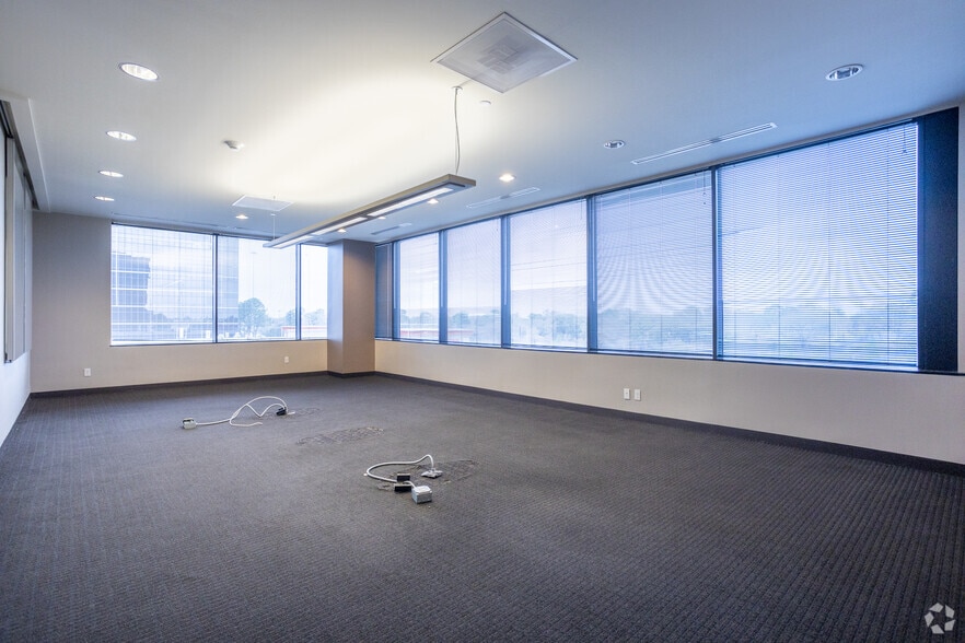1111 N Loop W, Houston, TX for lease - Interior Photo - Image 3 of 29