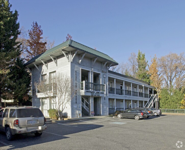 17328 Penn Valley Dr, Penn Valley, CA 95946