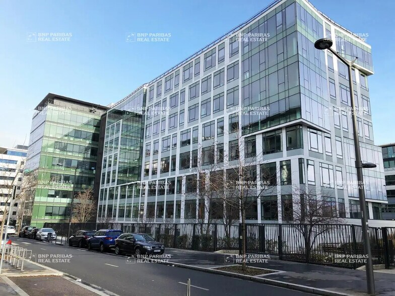 Office in Lyon for lease - Building Photo - Image 1 of 27