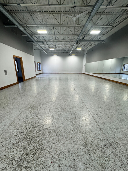 14500 Martin Dr, Eden Prairie, MN for lease - Interior Photo - Image 1 of 19