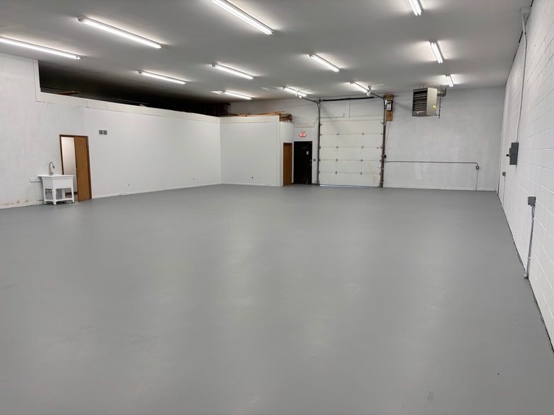 6246-6254 Corporate Center Dr, Dublin, OH for lease - Building Photo - Image 2 of 12