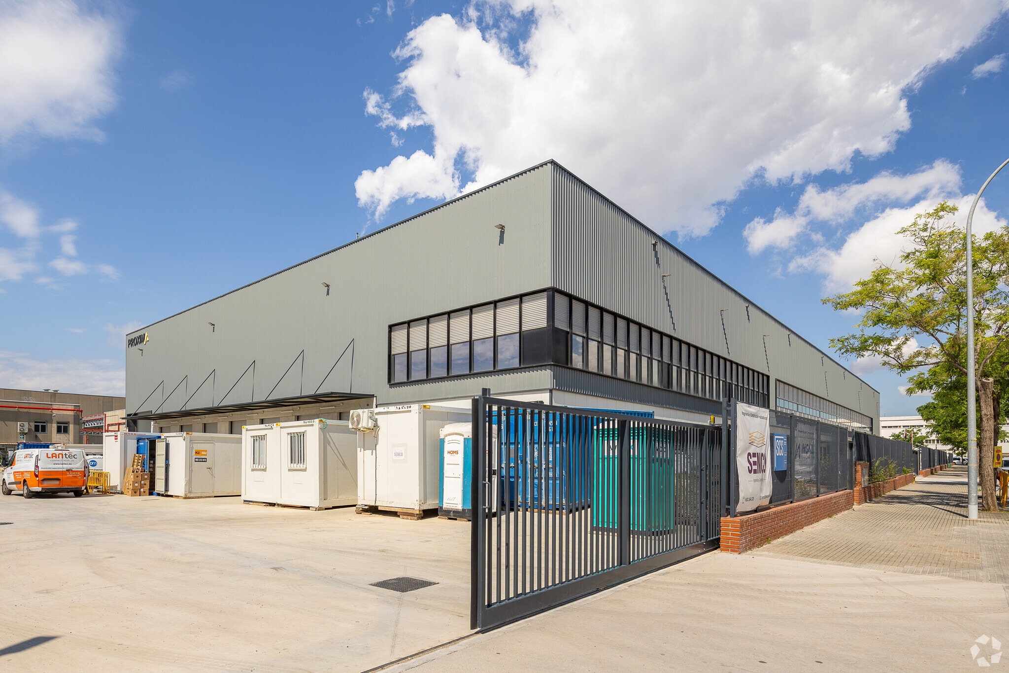 Industrial in El Prat de Llobregat, Barcelona for lease Primary Photo- Image 1 of 13