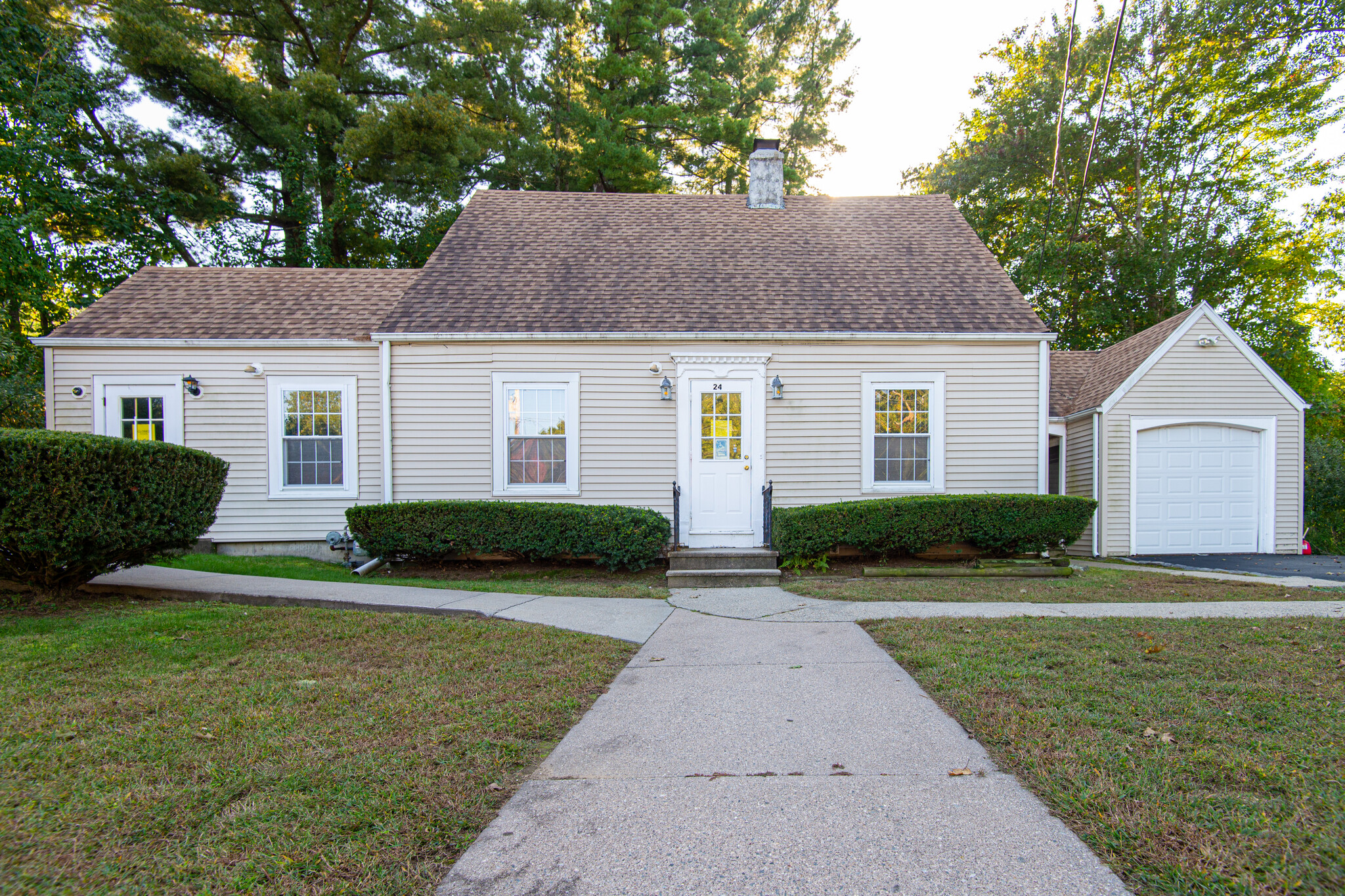 24 Cedar Swamp Rd, Smithfield, RI for sale Primary Photo- Image 1 of 1