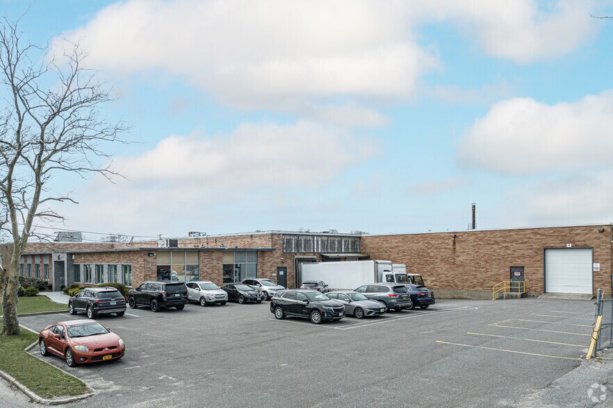 95 Marcus Blvd, Deer Park, NY for lease - Primary Photo - Image 1 of 5