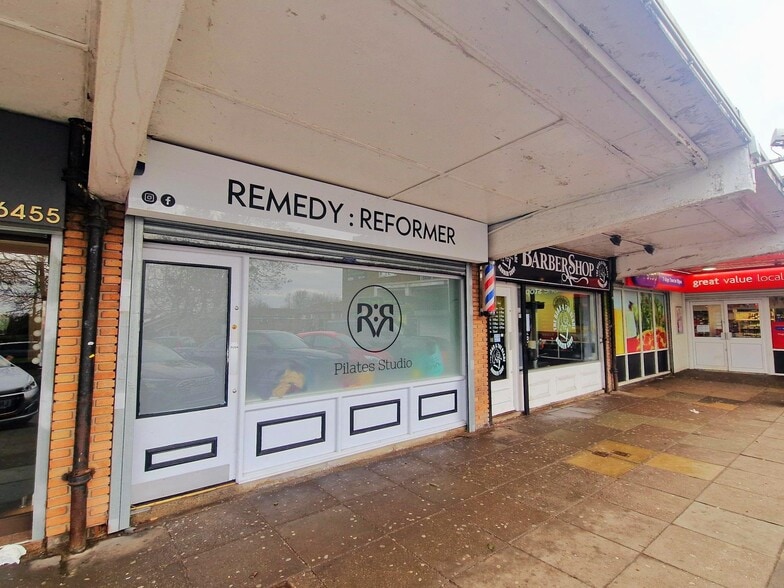 9 Tree View Ct, Liverpool for lease - Primary Photo - Image 1 of 1