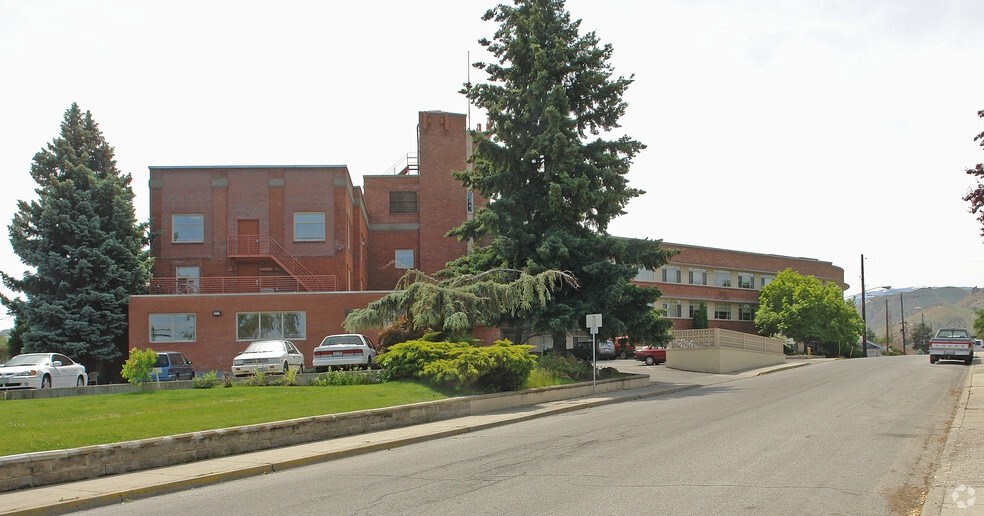 300 S Okanogan Ave, Wenatchee, WA for lease - Primary Photo - Image 2 of 11