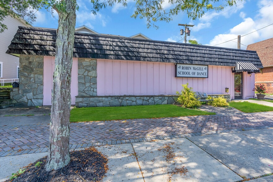 711 Main St, Avon By The Sea, NJ for sale - Building Photo - Image 1 of 1