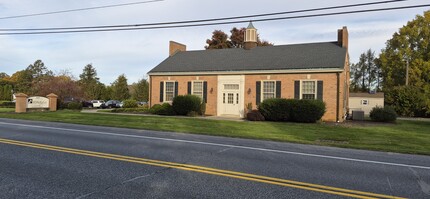 2127 New Holland Pike, Lancaster, PA for lease Interior Photo- Image 1 of 12